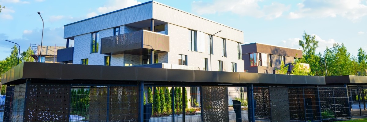 Multi-family housin Multi-family housing complex with fencing